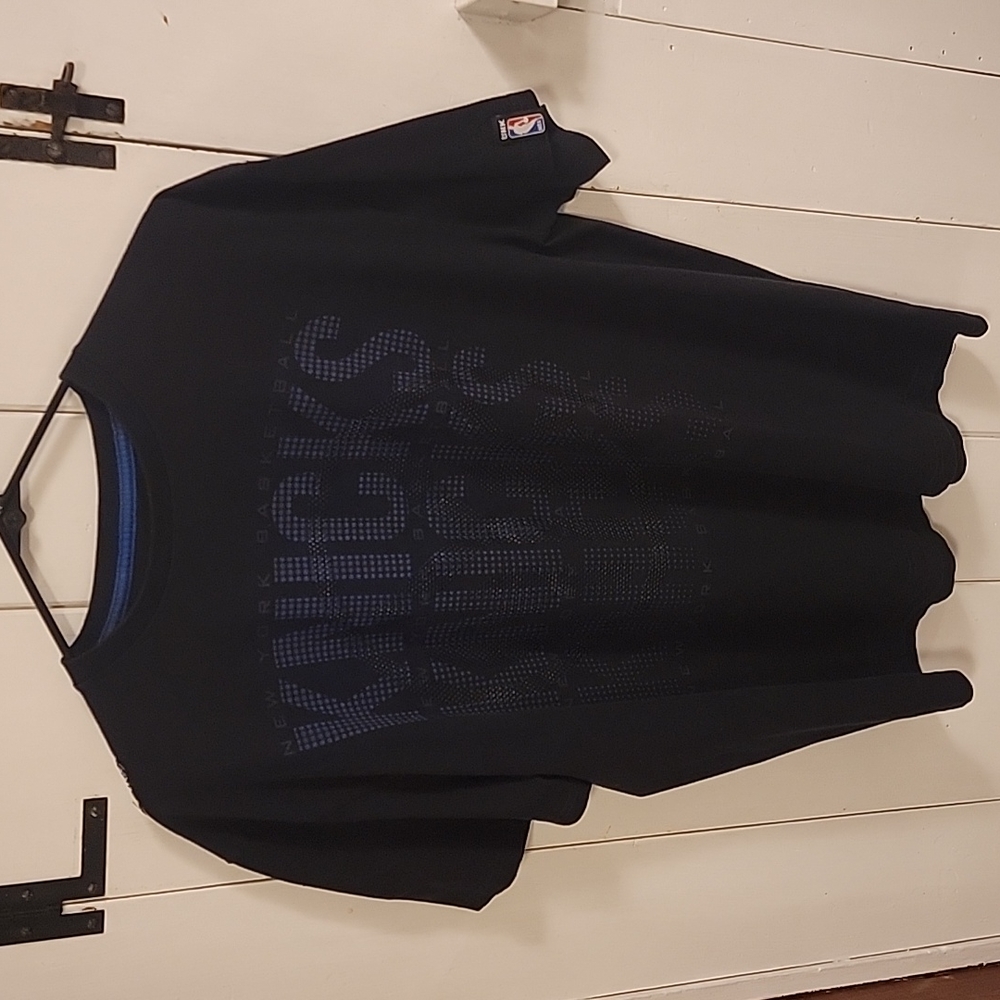 UNK New York Knicks Short Sleeve. Large, Black and Blue